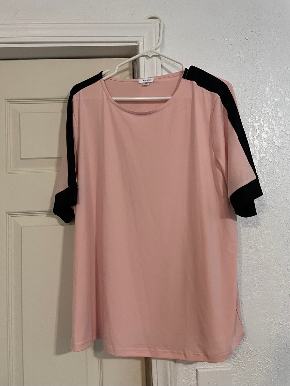 Lascana Venus Pink Short Sleeve blouse Black Shoulder Stripes light fabric NWOT